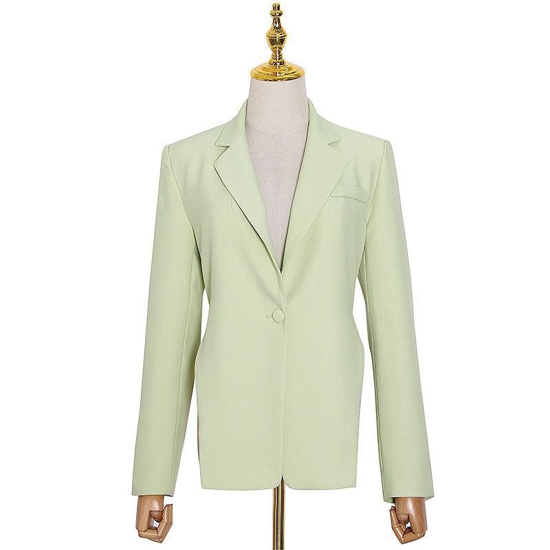 Chain Design with a waistband to show a Slim Suit Jacket - runwayfashionista.com
