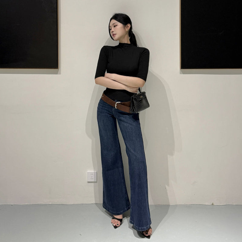 Minimalist Black High-Neck Base T-shirt