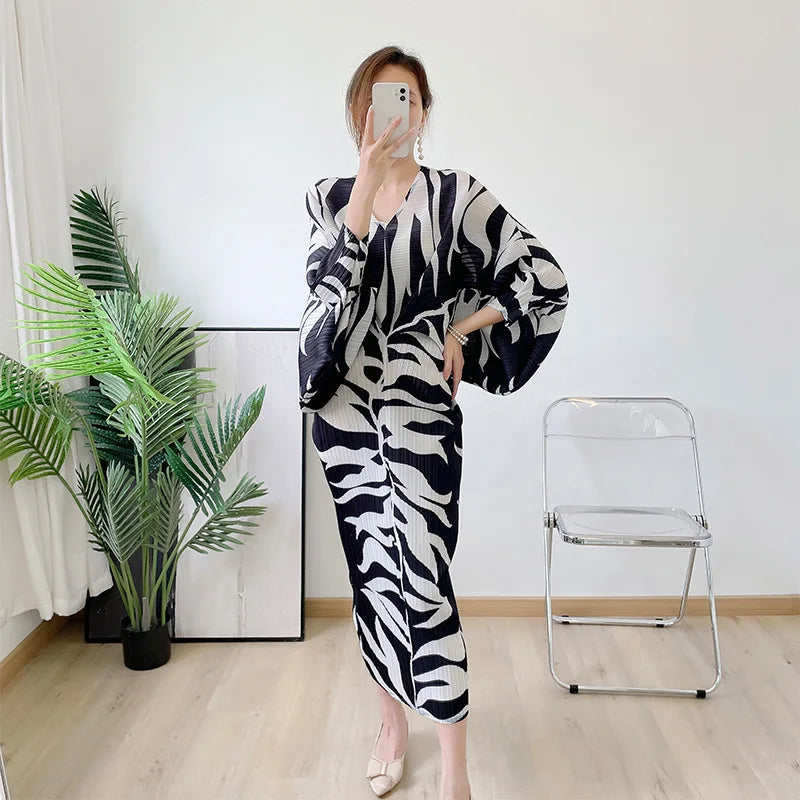 Pleated Loose V-neck Batwing Sleeve Maxi Dresses - runwayfashionista.com