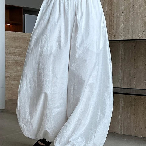 Loose Lantern Pants: Volume and Vogue