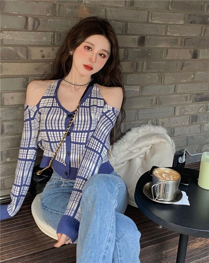Off Shoulder Hanging Neck V-Neck Top