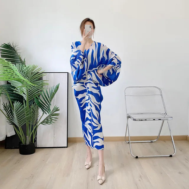 Pleated Loose V-neck Batwing Sleeve Maxi Dresses - runwayfashionista.com