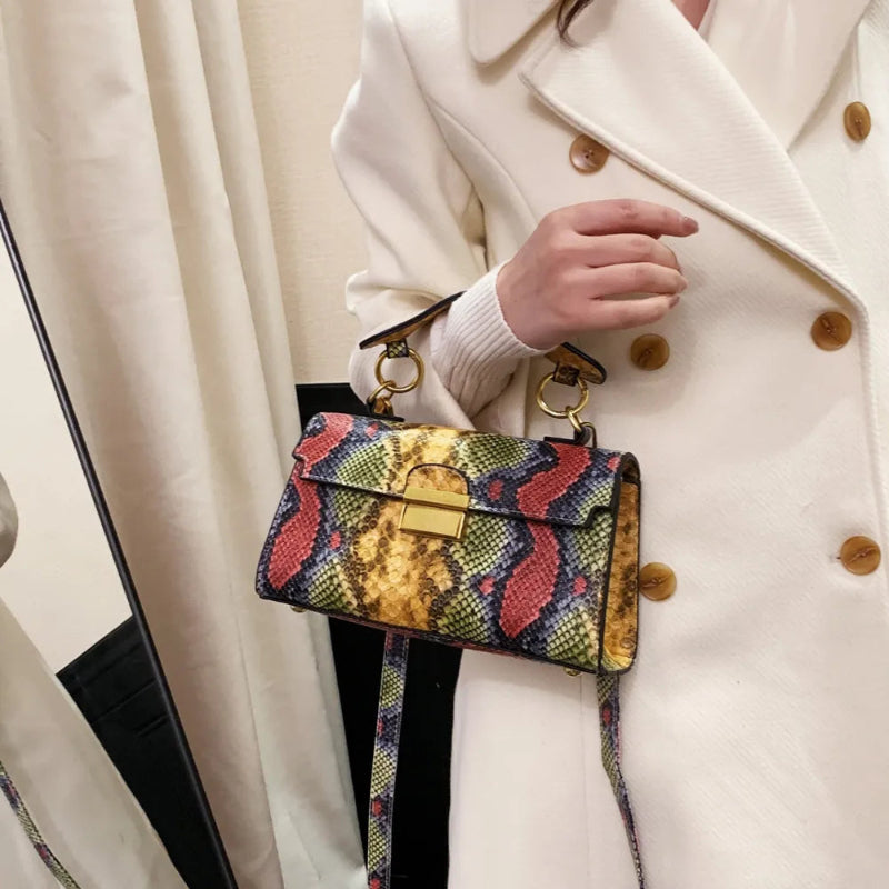 Chic Snakeskin Print PU Leather Crossbody Bag - runwayfashionista.com
