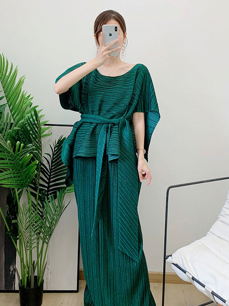 Two Pieces Pleated Skirt Set - runwayfashionista.com