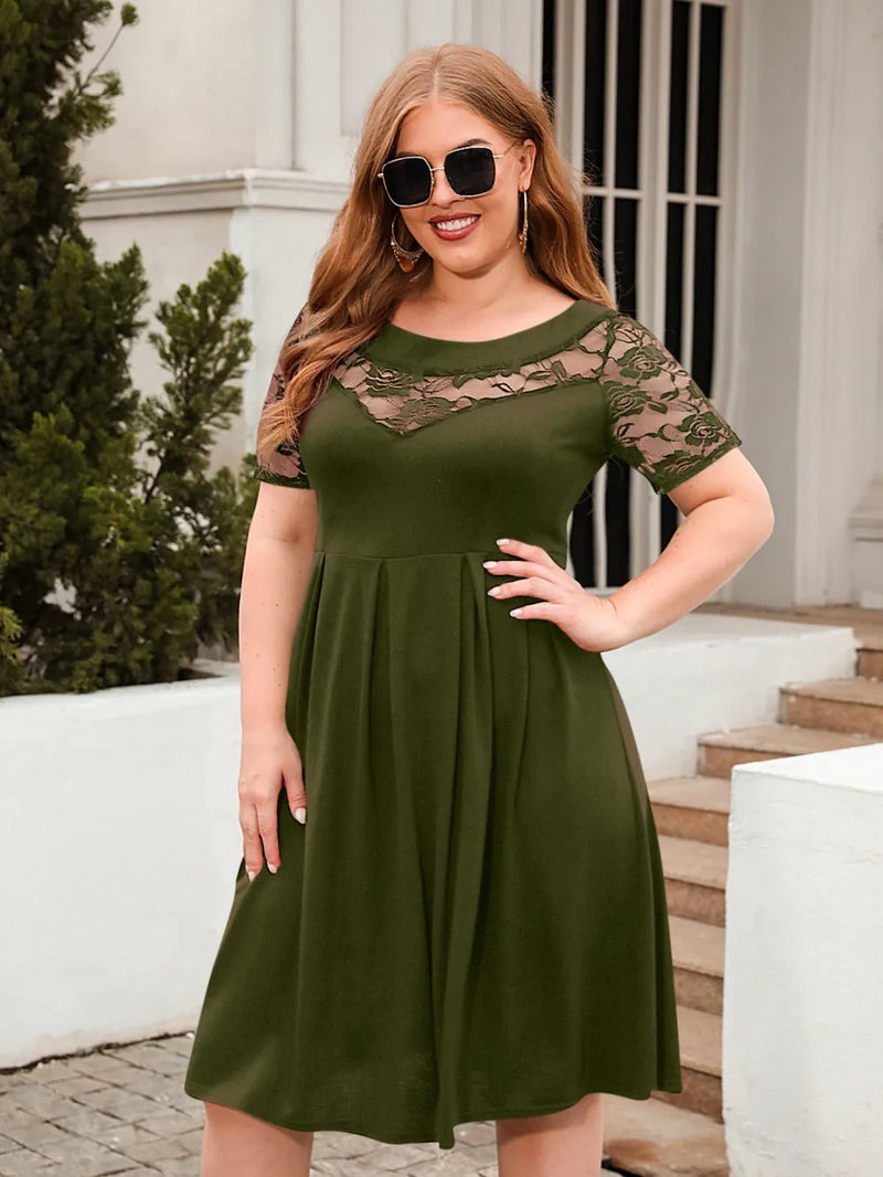 Geometric Chic: Your New Favorite Plus Size Midi Dress!