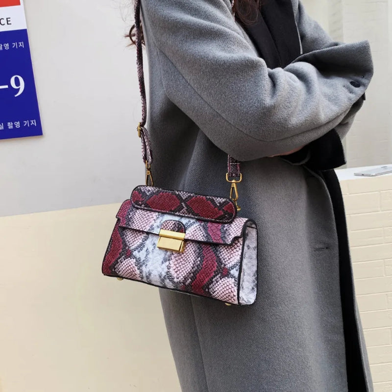 Chic Snakeskin Print PU Leather Crossbody Bag - runwayfashionista.com