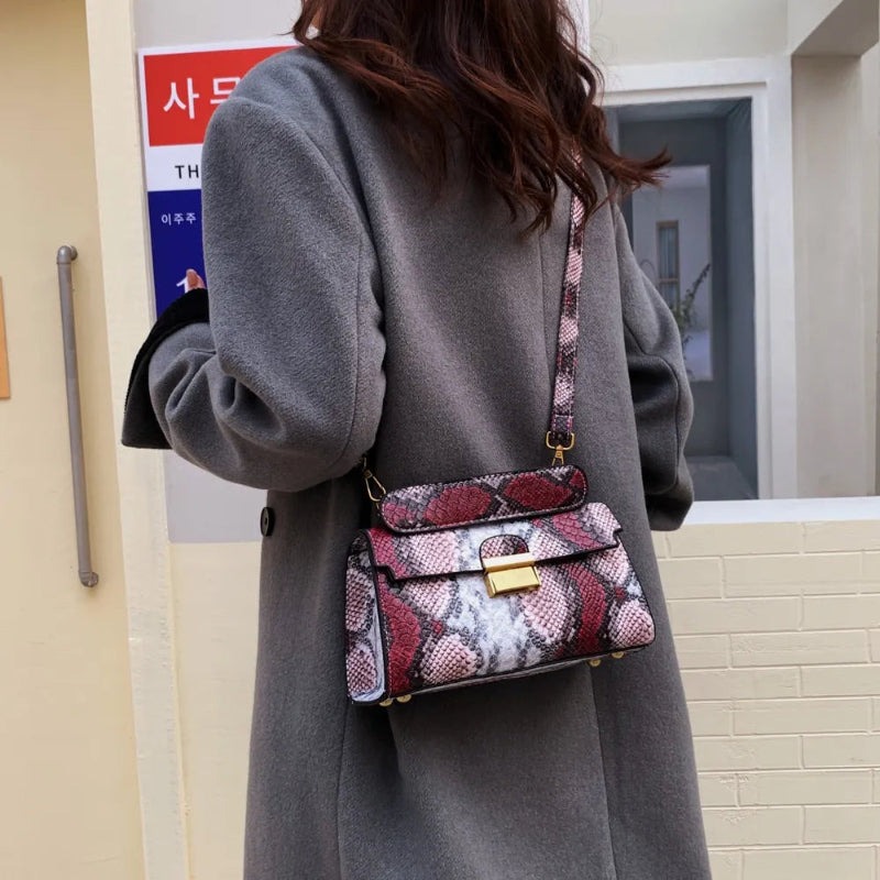Chic Snakeskin Print PU Leather Crossbody Bag - runwayfashionista.com
