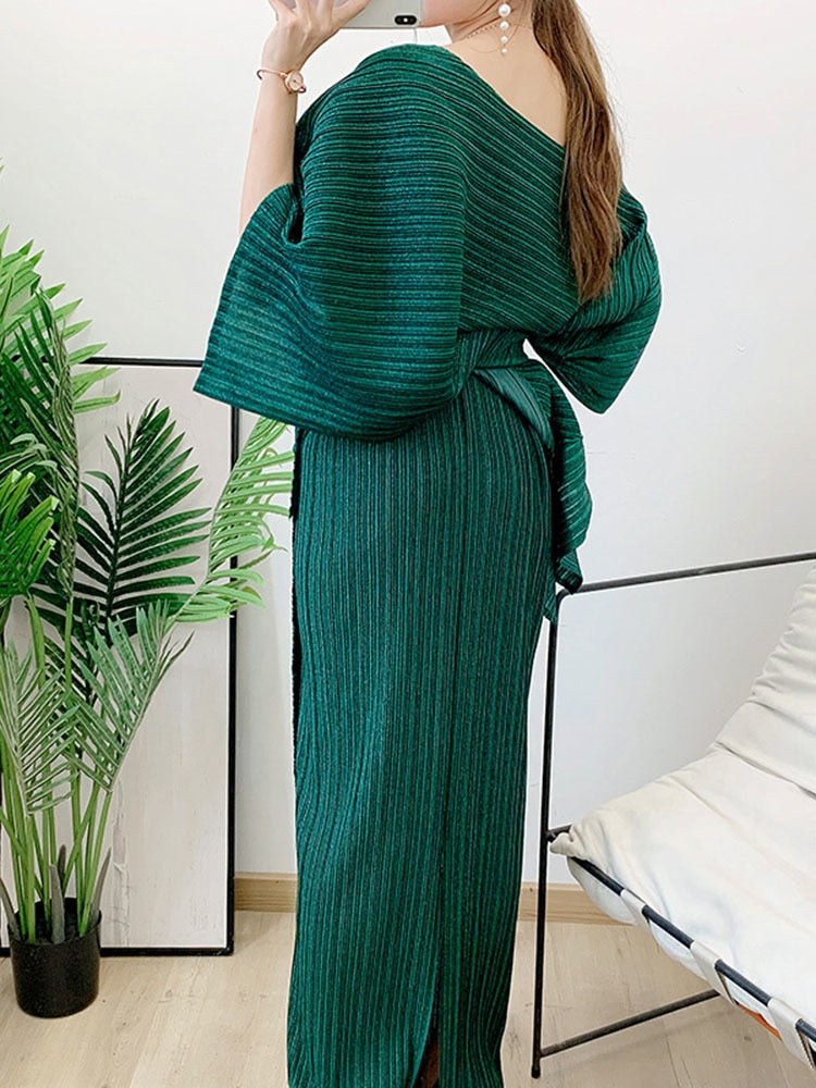 Two Pieces Pleated Skirt Set - runwayfashionista.com