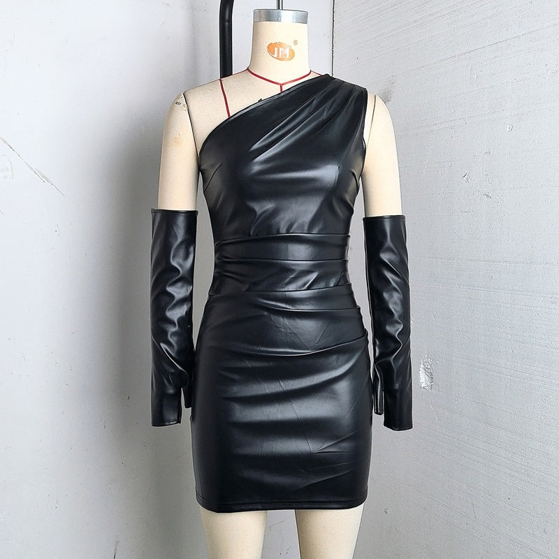 Daring & Stylish: The Curve-Highlighting Dress