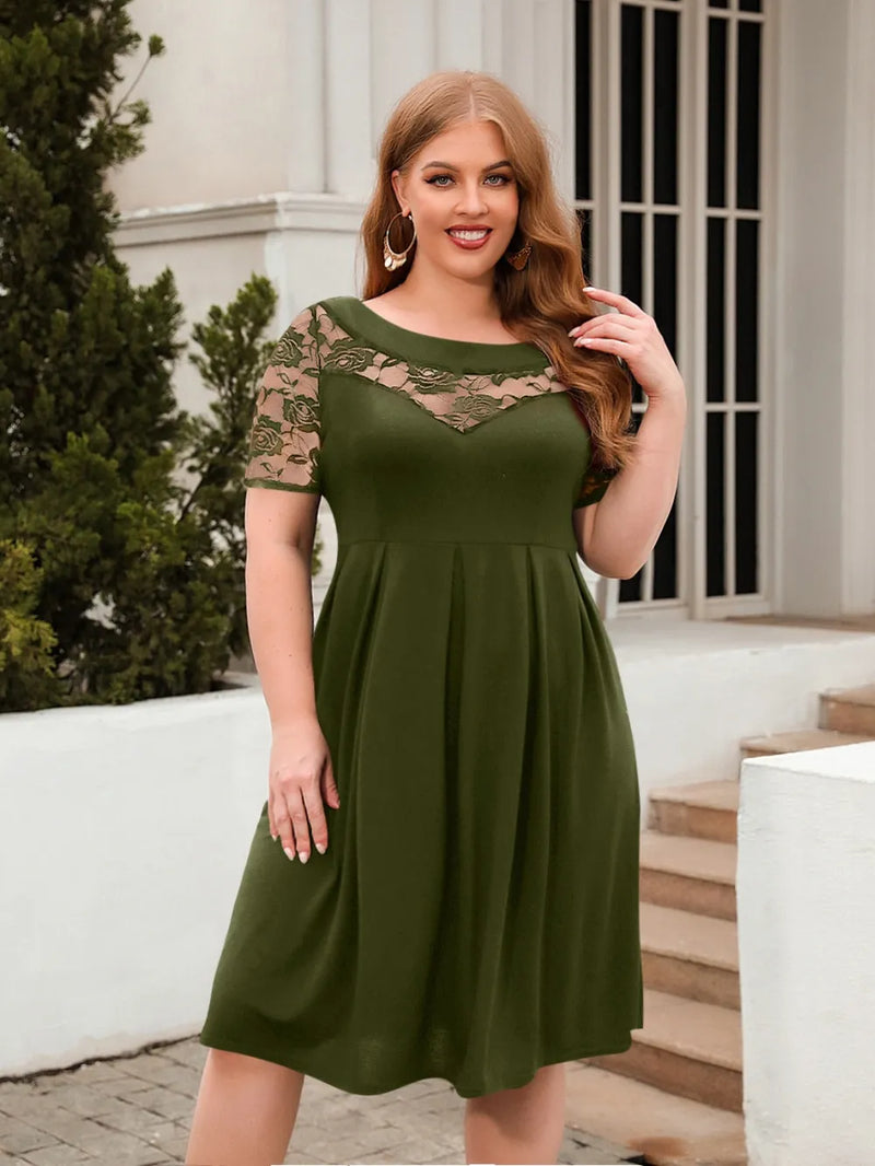 Geometric Chic: Your New Favorite Plus Size Midi Dress!