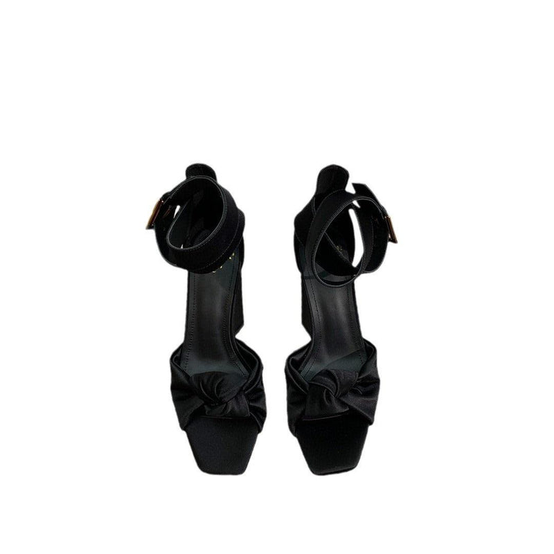 Buckle strap exposed toe sandals - runwayfashionista.com