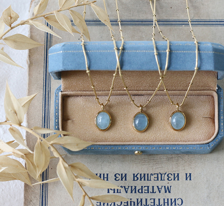 The Oval Aquamarine Pendant: A Timeless Essence of Modern Luxury
