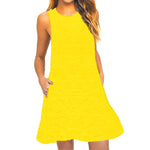 Isang sleeveless V-neck A-line swing midi dress sa solidong kulay, gawa sa pinaghalong materyal, na may off-shoulder detail, isinusuot nang kaswal.