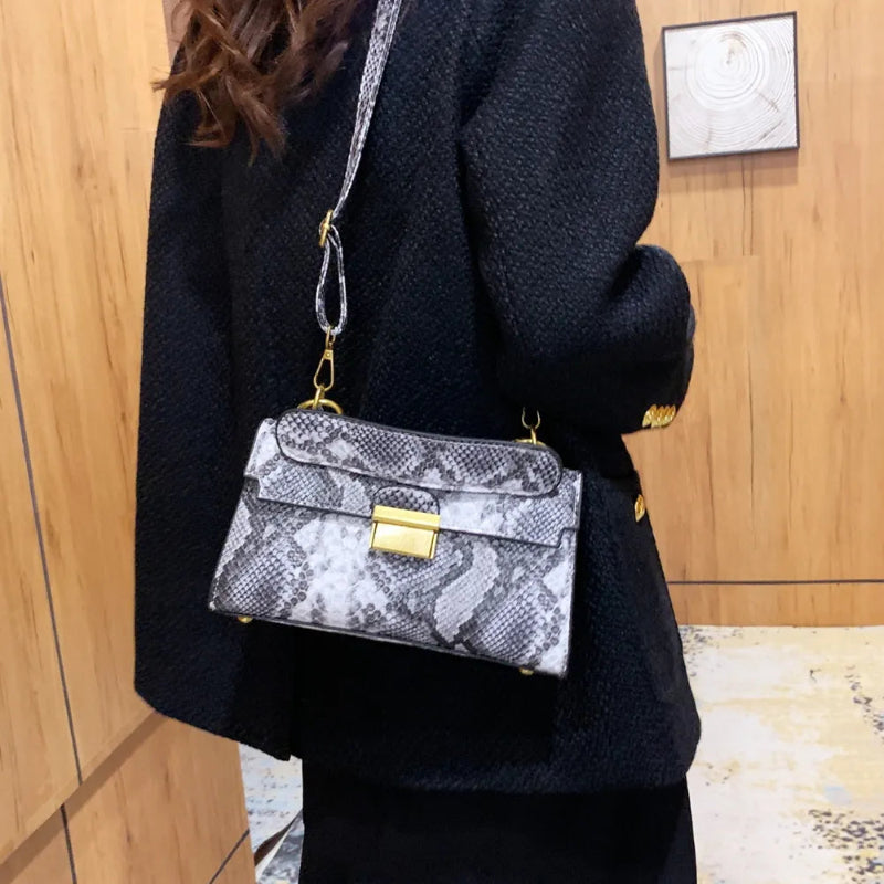 Chic Snakeskin Print PU Leather Crossbody Bag - runwayfashionista.com