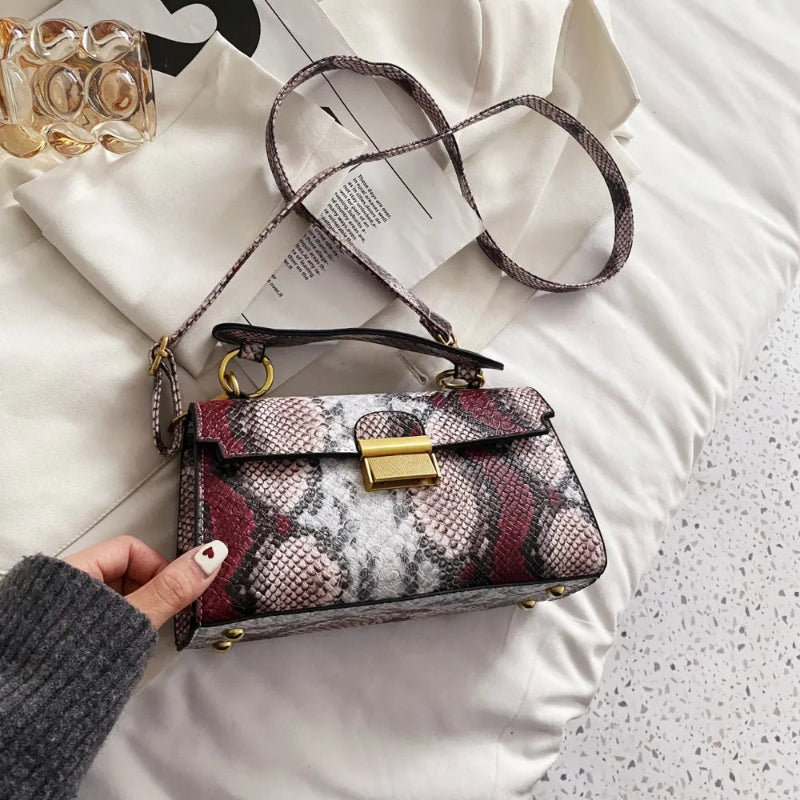 Chic Snakeskin Print PU Leather Crossbody Bag - runwayfashionista.com