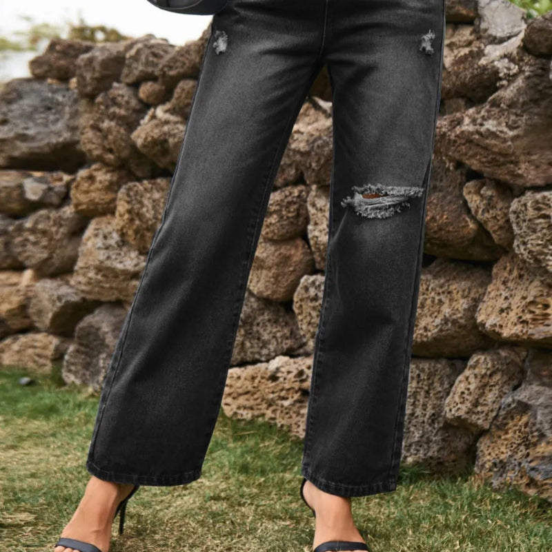 Distressed Jeans with Pockets - runwayfashionista.com