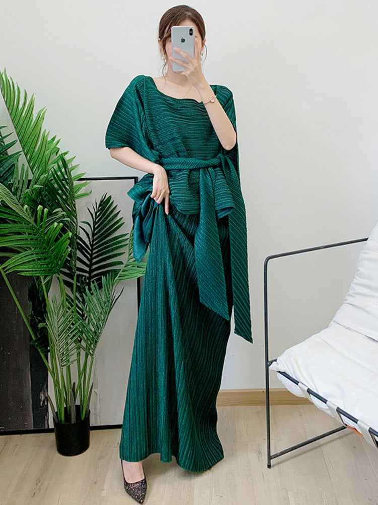 Two Pieces Pleated Skirt Set - runwayfashionista.com