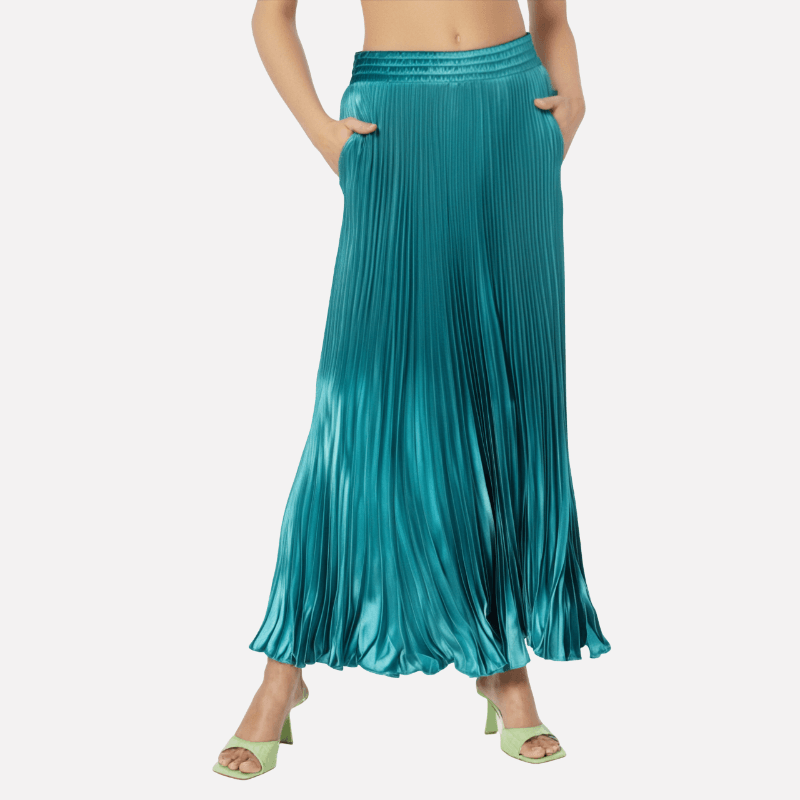 Glossy pleated long skirt