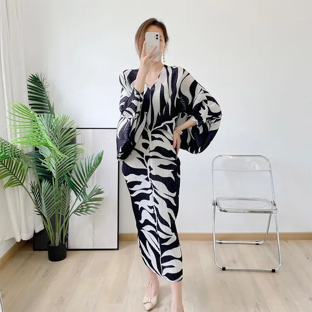 Pleated Loose V-neck Batwing Sleeve Maxi Dresses - runwayfashionista.com