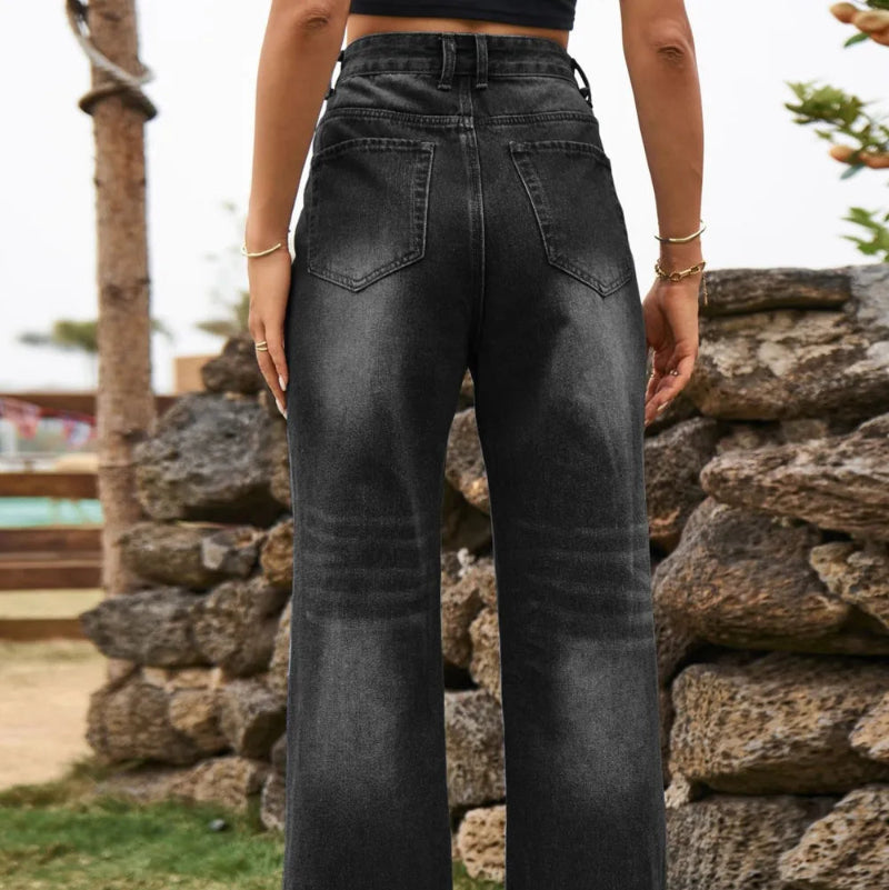 Distressed Jeans with Pockets - runwayfashionista.com
