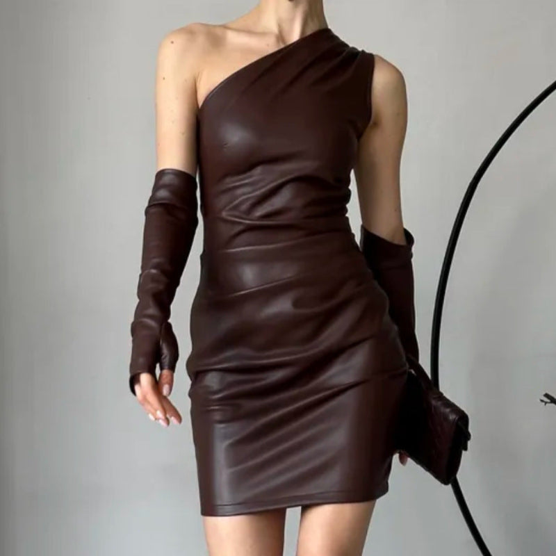 Daring & Stylish: The Curve-Highlighting Dress