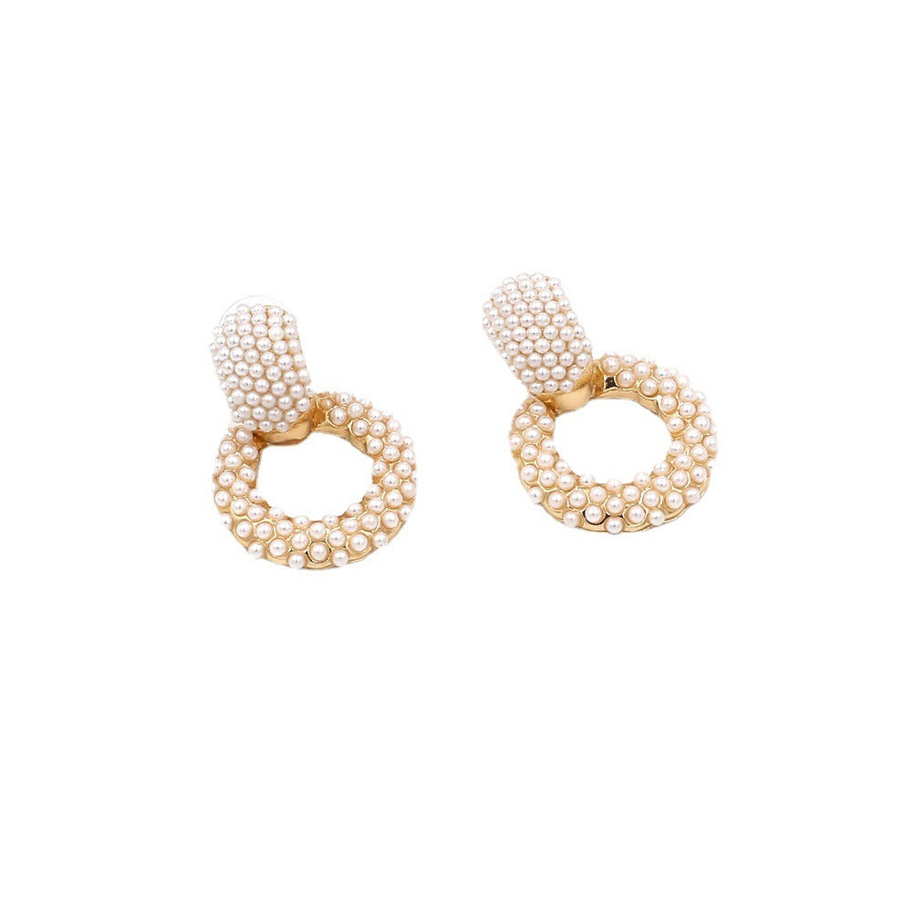 Circled earrings exaggerated accessories - runwayfashionista.com