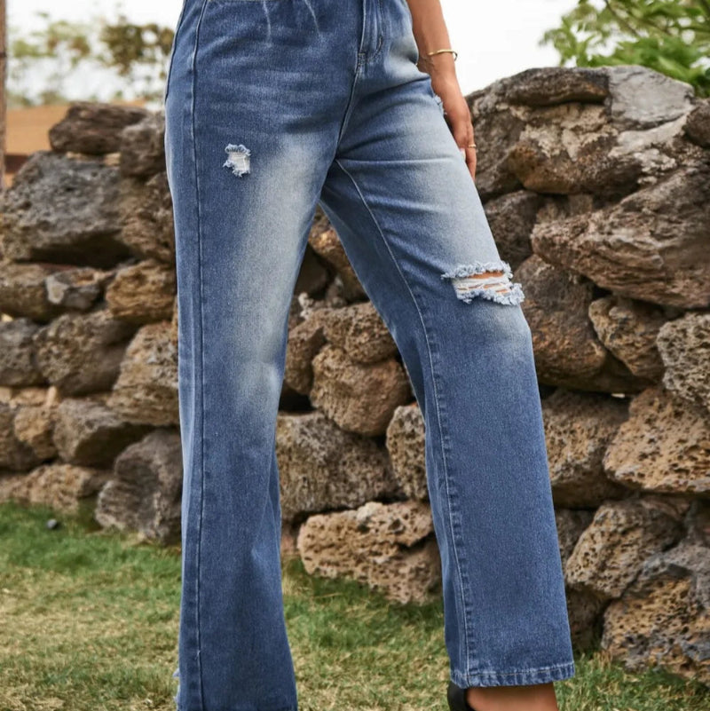 Distressed Jeans with Pockets - runwayfashionista.com