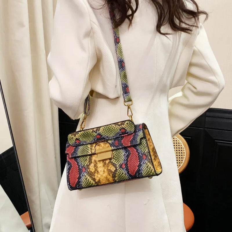 Chic Snakeskin Print PU Leather Crossbody Bag - runwayfashionista.com