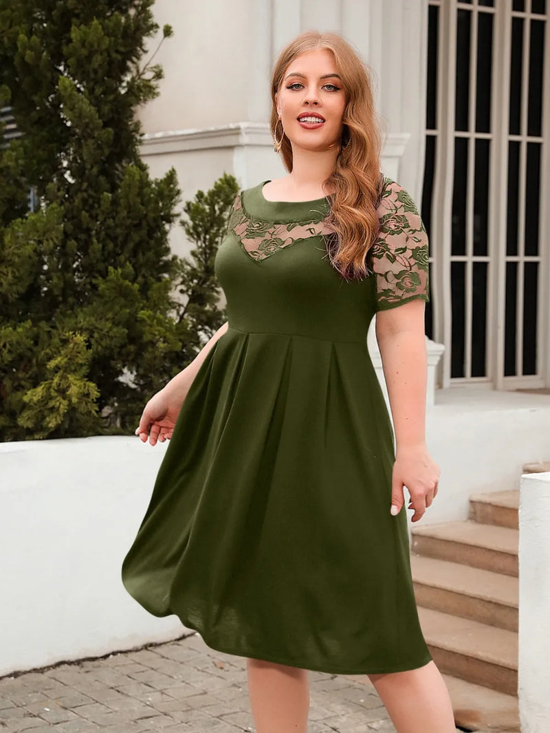 Geometric Chic: Your New Favorite Plus Size Midi Dress!