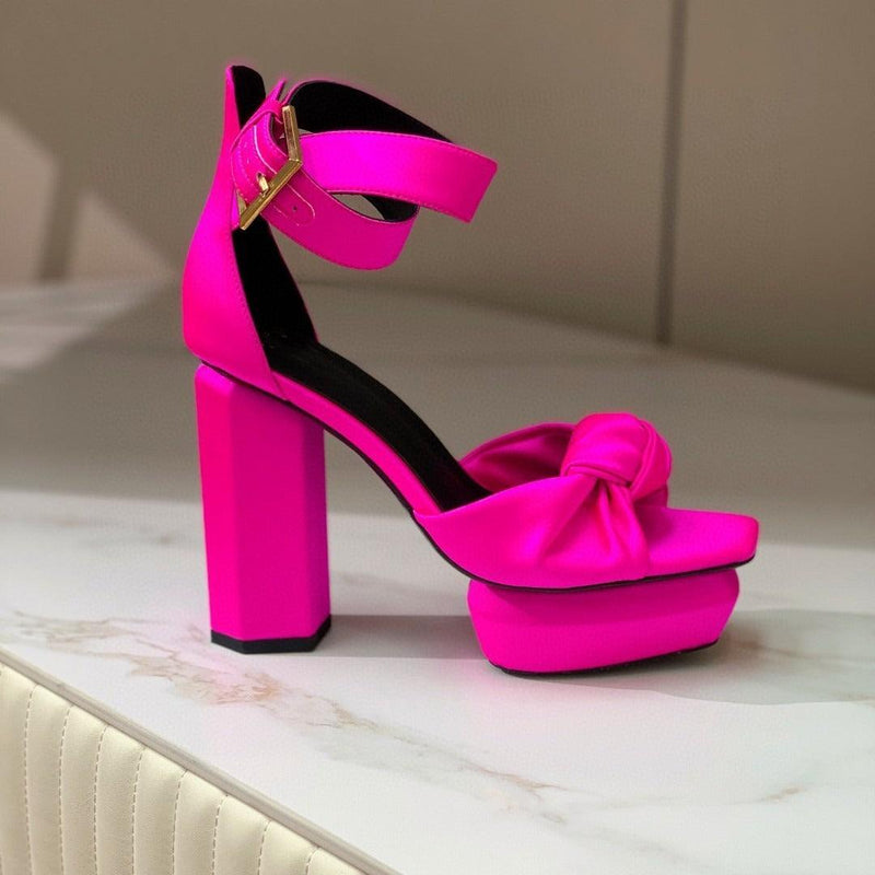 Buckle strap exposed toe sandals - runwayfashionista.com