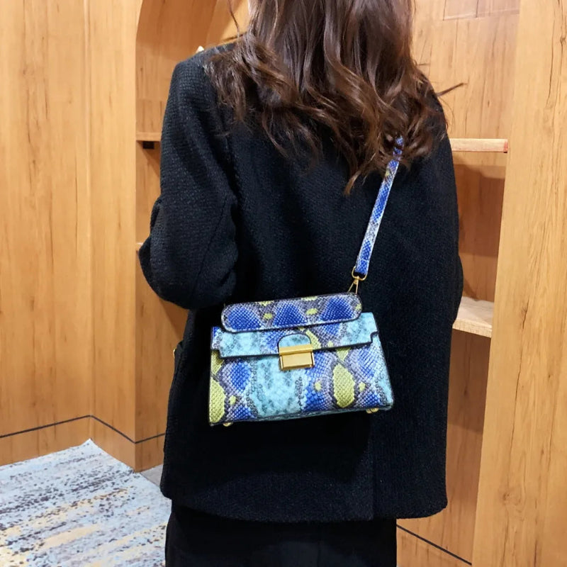 Chic Snakeskin Print PU Leather Crossbody Bag - runwayfashionista.com