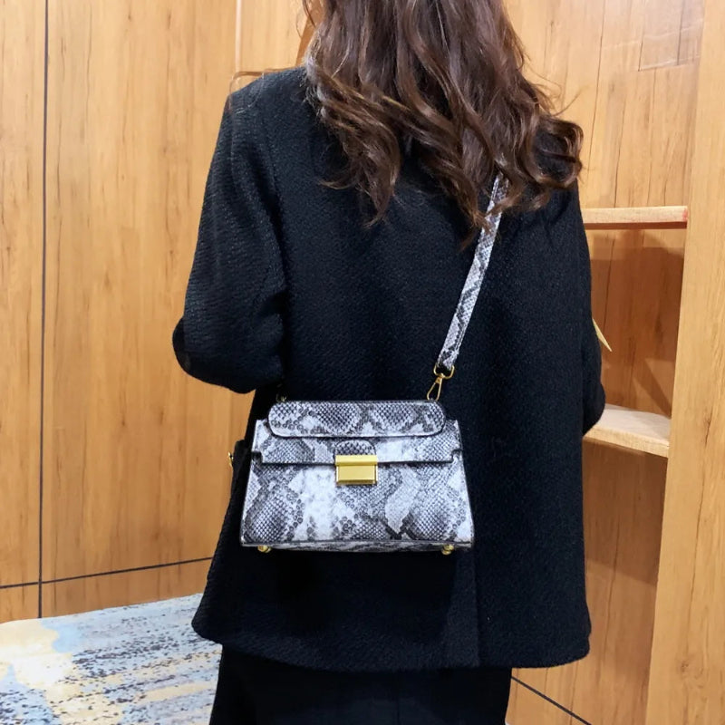 Chic Snakeskin Print PU Leather Crossbody Bag - runwayfashionista.com