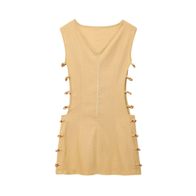 An elegant, sleeveless linen dress in a solid color with a stylish waist cut-out and a round neck.