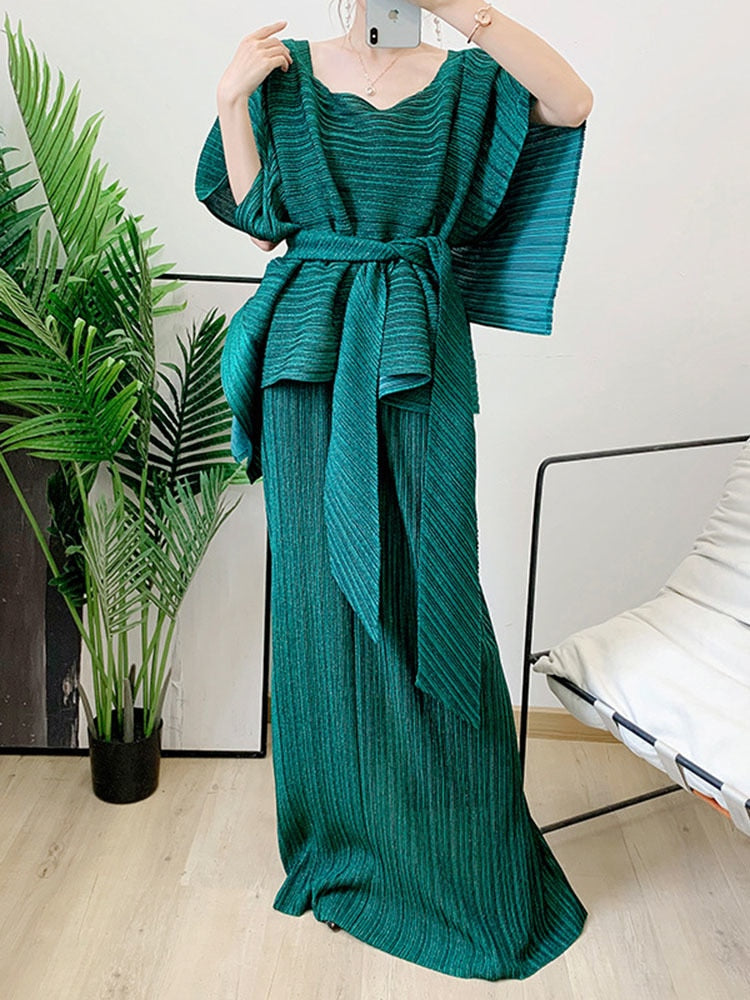 Two Pieces Pleated Skirt Set - runwayfashionista.com