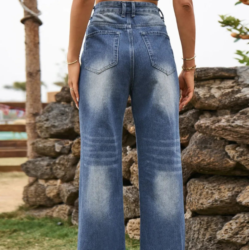 Distressed Jeans with Pockets - runwayfashionista.com