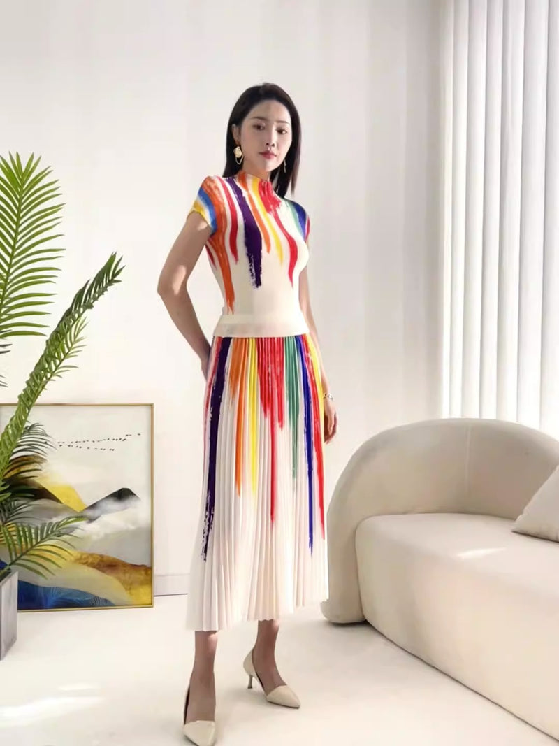 Contrast Color Pleated 2 Pieces Set - runwayfashionista.com