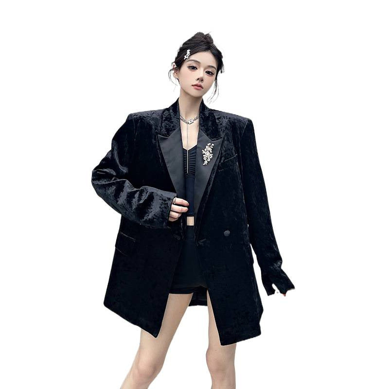 Black Velvet Jacket: Bold Streetwear Look