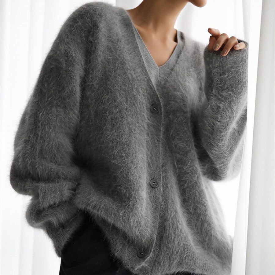 Long sleeved knitted sweater - runwayfashionista.com