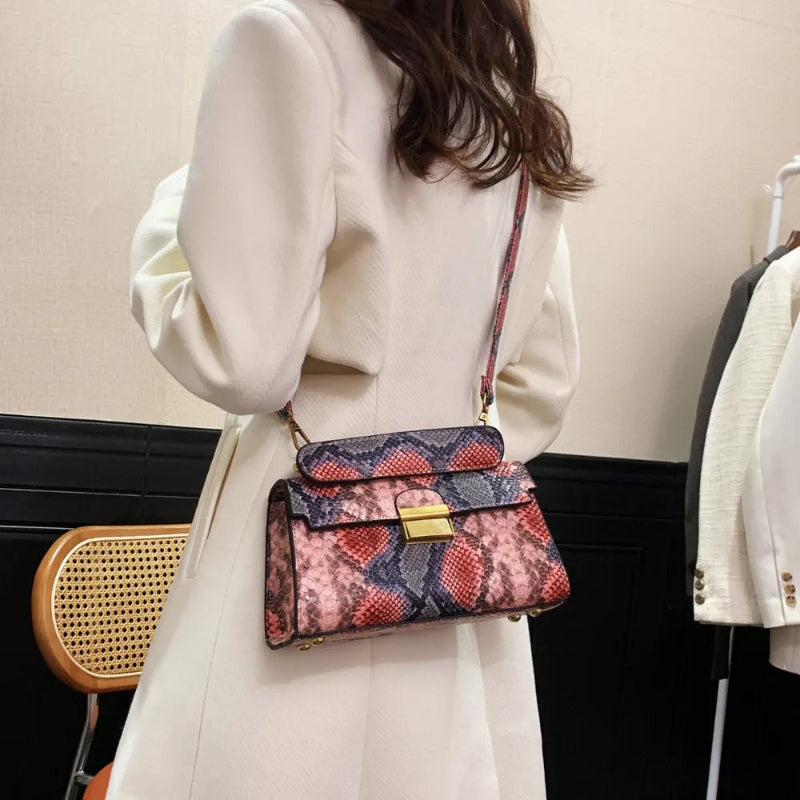 Chic Snakeskin Print PU Leather Crossbody Bag - runwayfashionista.com