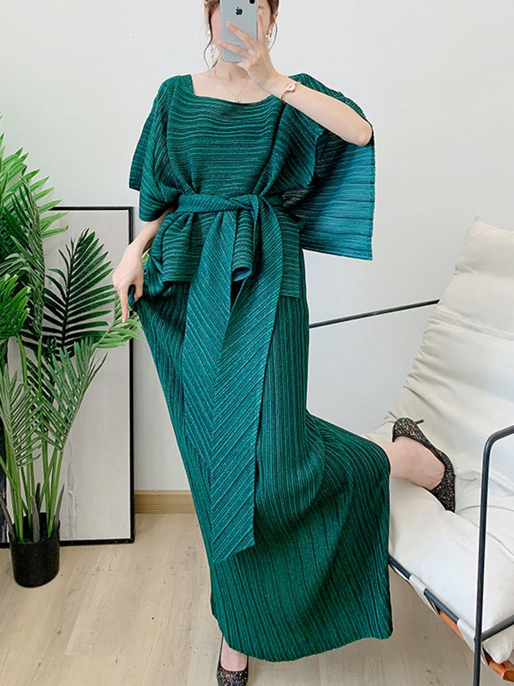 Two Pieces Pleated Skirt Set - runwayfashionista.com