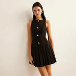 Elegant Sleeveless Pleated Dress - black