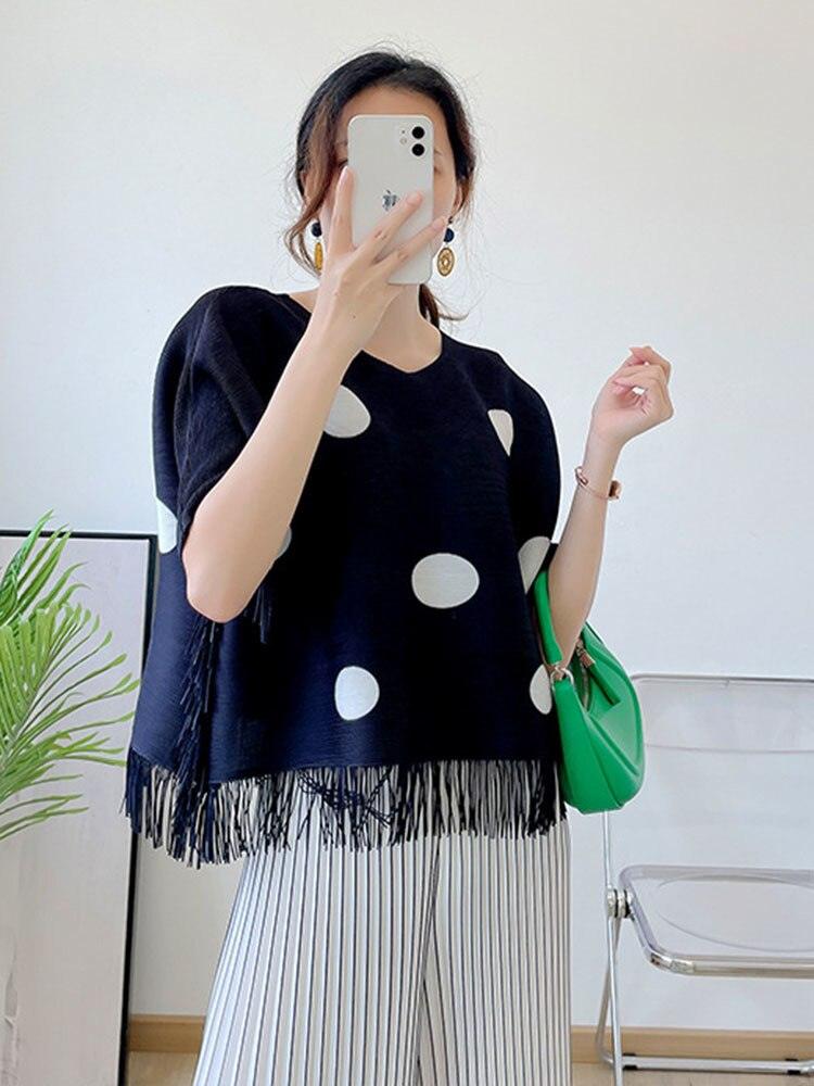 Tassel Pleated T-shirt Round Neck Short Sleeves - runwayfashionista.com