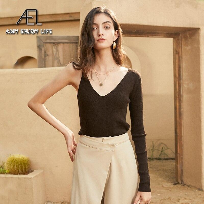 V-Neck Thin Underlay Slim Top - runwayfashionista.com